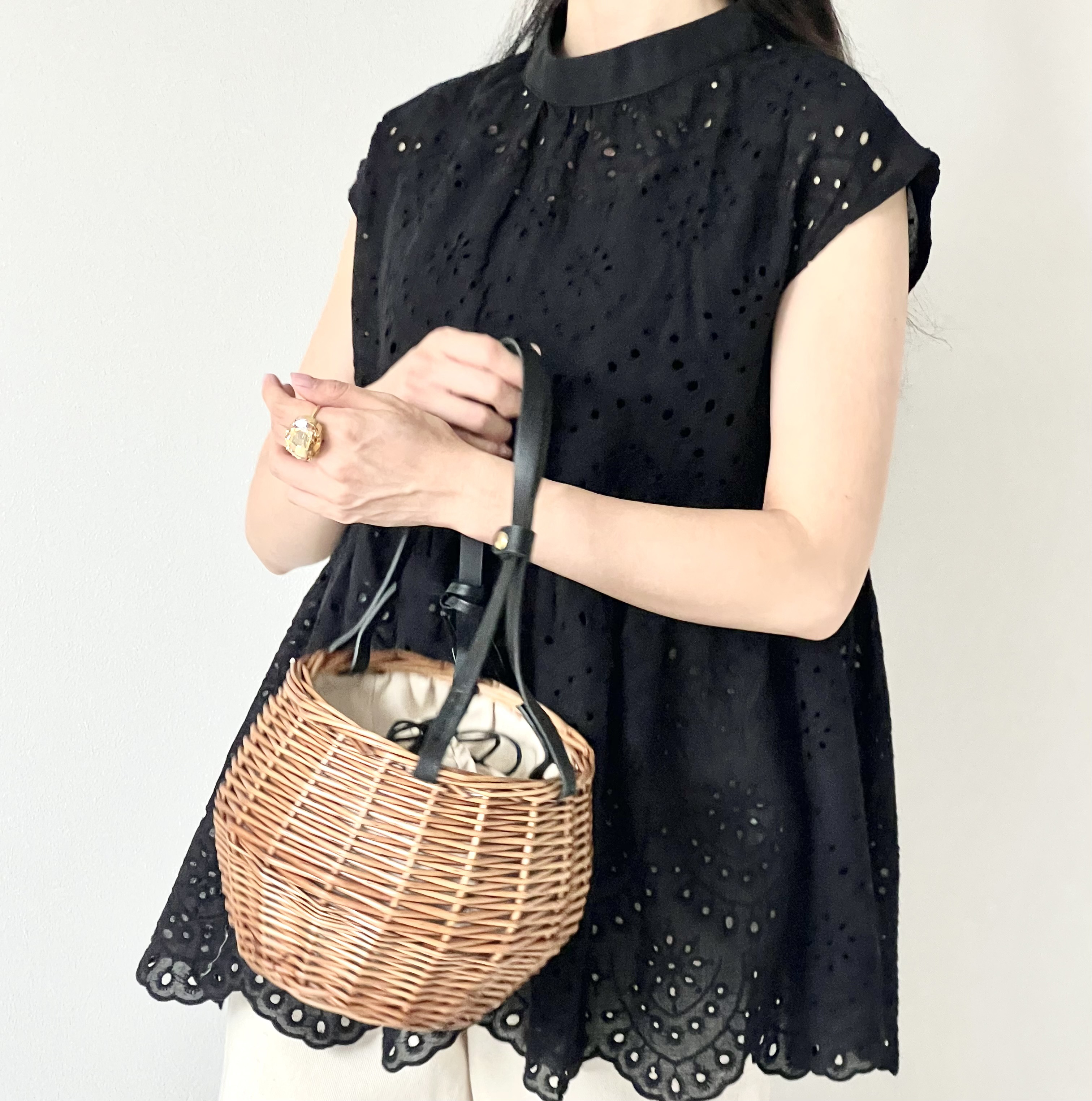 Amelie 黒 【大人気完売品】Cygne　フロントカットレーストップス