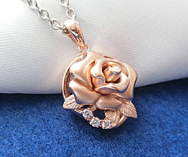 天然ダイヤモンド・ピンクのバラ『ロイヤルハイネス』のペンダント/シルバー製