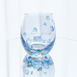 空を舞うネモフィラのグラス 1枚目の画像