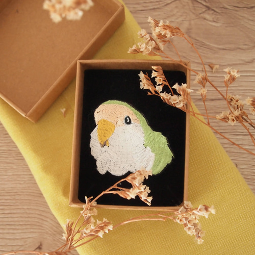 小桜インコ コザクラインコ インコ お花 ピンバッジ 鳥 ブローチ