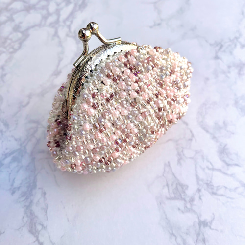 ビーズがま口＊ピンク+グレー×白ラメ糸 /小銭入れ/ミニ財布/ミニポーチ  