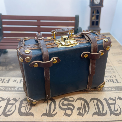 受注製作】本革1/6ドール用留め金付きクラッシックトランク（濃紺