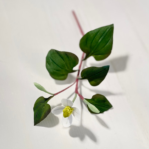 布花飾れるドクダミの花一輪 シンプルタイプ アートフラワー 布花工房