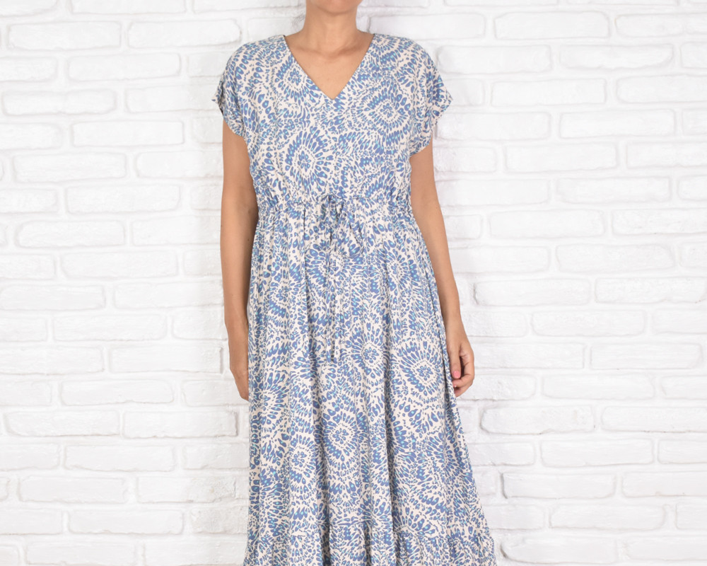 【大きいサイズ】新作！レトロな花柄Vネックフリルワンピース　ブルー