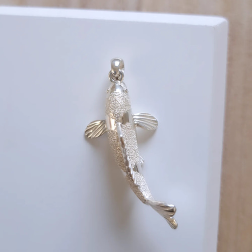 錦鯉 ペンダントトップ】鯉ネックレス 鯉アクセサリー ニシキゴイ 魚