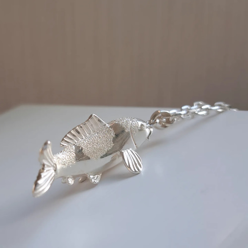 錦鯉 ペンダントトップ】鯉ネックレス 鯉アクセサリー ニシキゴイ 魚