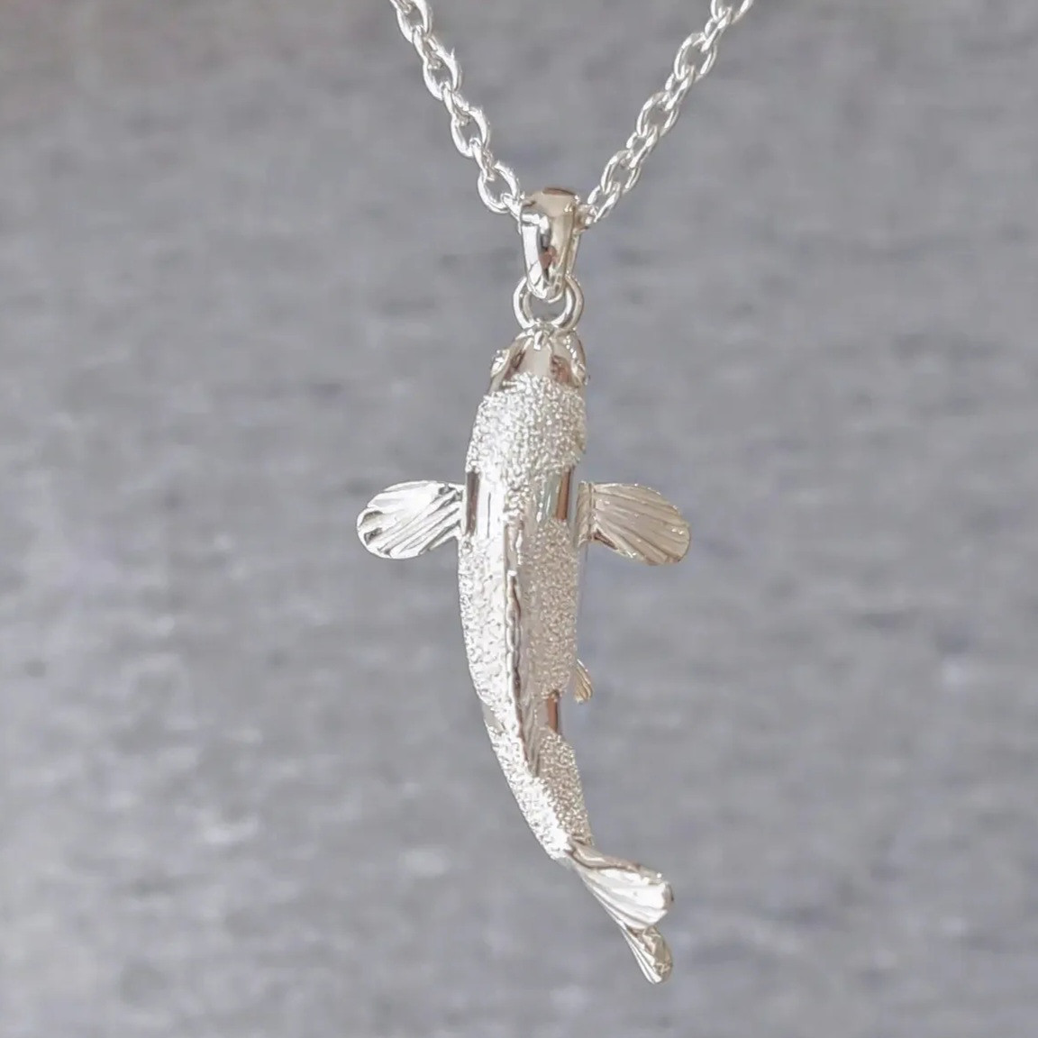 魚モチーフ ペンダントトップ 18k刻印ですが訳ありです。