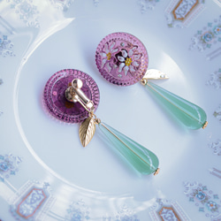 「 花雫 」イヤリング/ピアス【Grape】チェコガラスボタン,透明,クリア,ぶどう,ゴールド,花,エーデルワイス,葉 10枚目の画像
