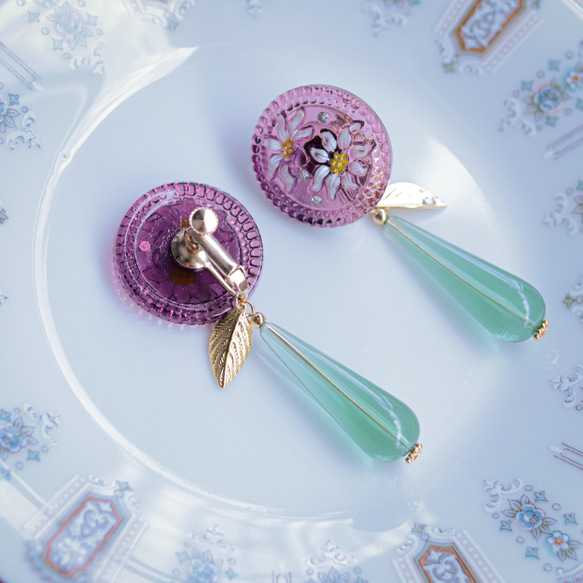 「 花雫 」イヤリング/ピアス【Grape】チェコガラスボタン,透明,クリア,ぶどう,ゴールド,花,エーデルワイス,葉 10枚目の画像