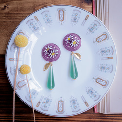 「 花雫 」イヤリング/ピアス【Grape】チェコガラスボタン,透明,クリア,ぶどう,ゴールド,花,エーデルワイス,葉 5枚目の画像