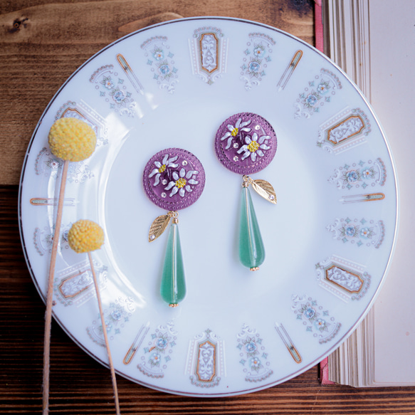 「 花雫 」イヤリング/ピアス【Grape】チェコガラスボタン,透明,クリア,ぶどう,ゴールド,花,エーデルワイス,葉 5枚目の画像
