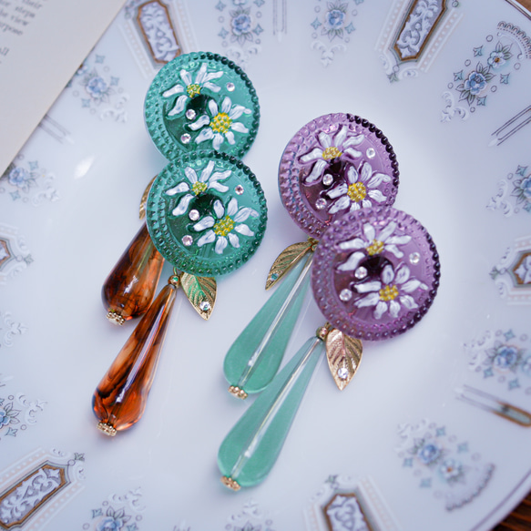 「 花雫 」イヤリング/ピアス【Grape】チェコガラスボタン,透明,クリア,ぶどう,ゴールド,花,エーデルワイス,葉 11枚目の画像