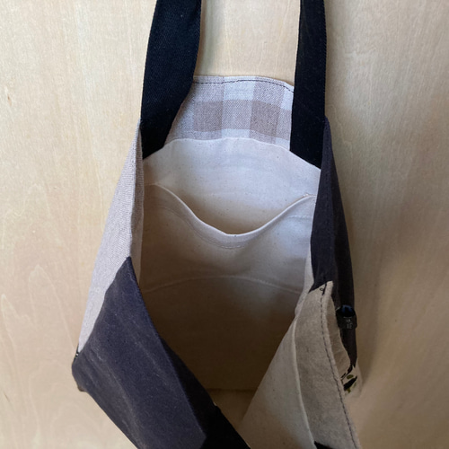 パッチワークの縦長トートバッグ（コットンリネン） トートバッグ A