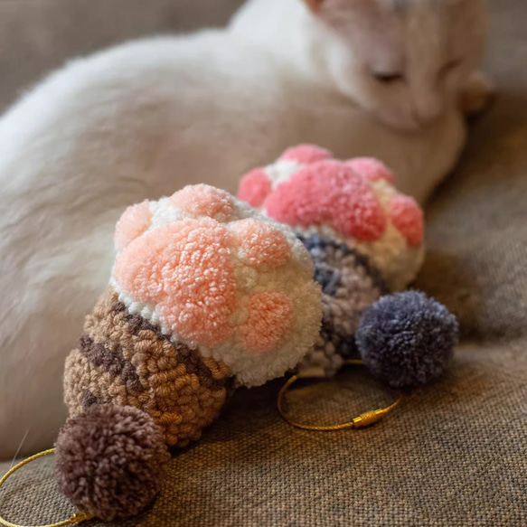 チクチク刺繍の毛糸で作った猫の爪のぬいぐるみ飾り ギフト キー