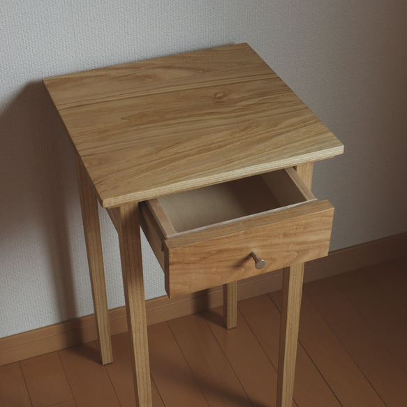 栗の木のサイドテーブル　引き出し付き　無垢材　サイズオーダー可能 サイズ変更 当店への配送料金のみお客様のご負担となります