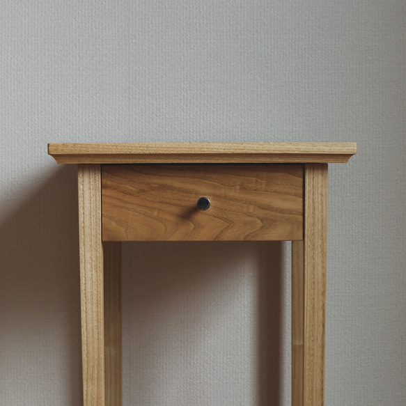 栗の木のサイドテーブル　引き出し付き　無垢材　サイズオーダー可能 サイズ変更 当店への配送料金のみお客様のご負担となります