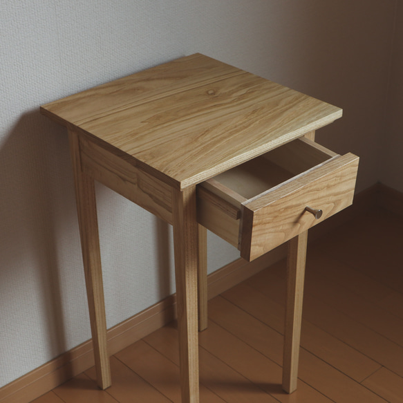 栗の木のサイドテーブル　引き出し付き　無垢材　サイズオーダー可能 サイズ変更 当店への配送料金のみお客様のご負担となります