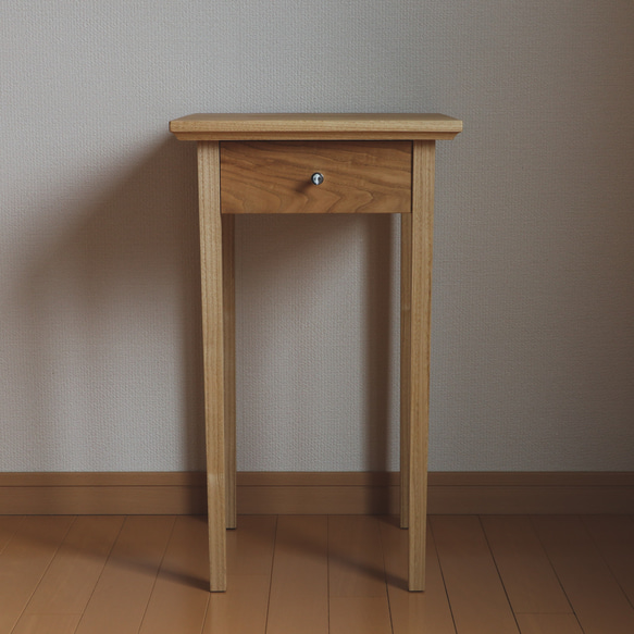 栗の木のサイドテーブル　引き出し付き　無垢材　サイズオーダー可能 サイズ変更 当店への配送料金のみお客様のご負担となります