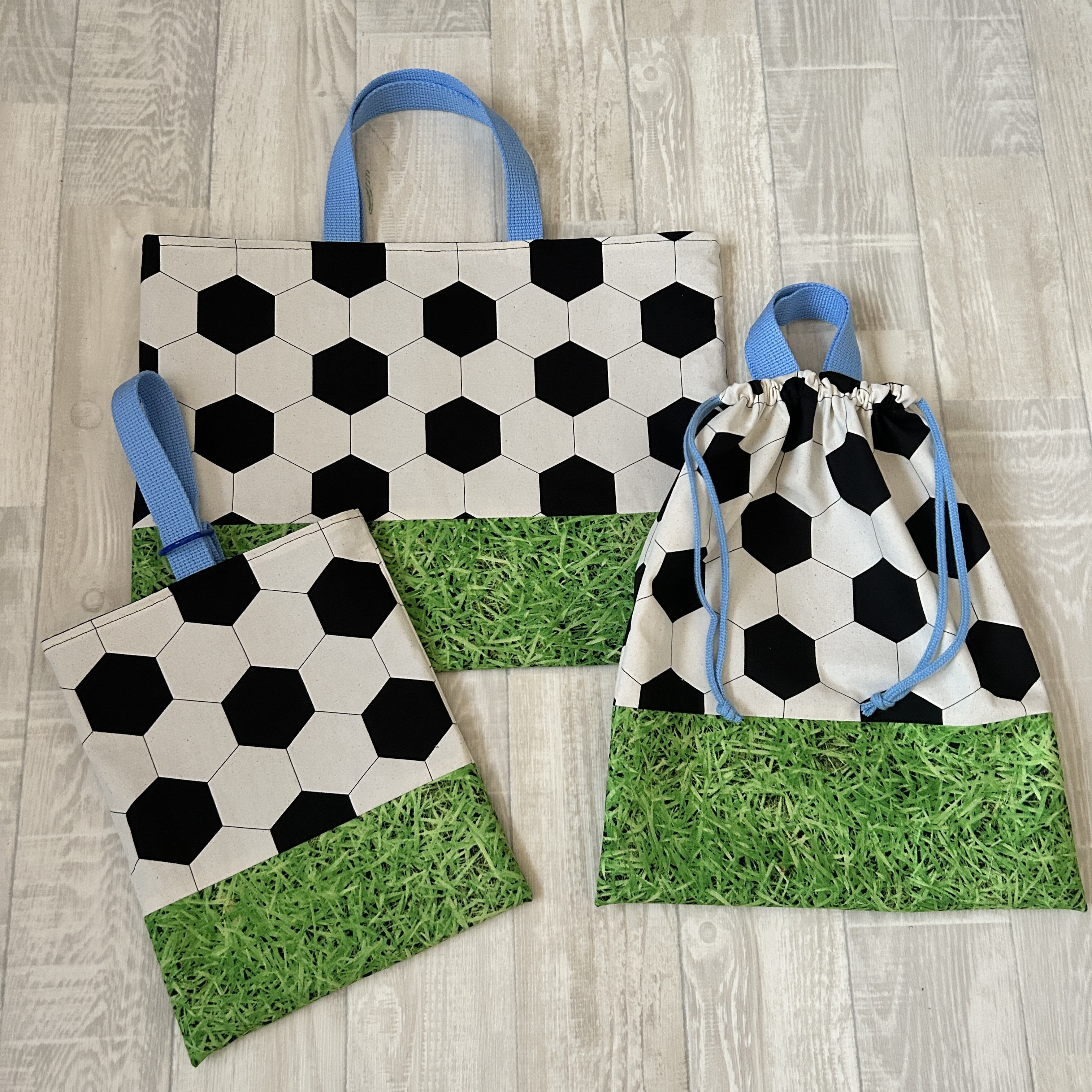 3点セット レッスンバッグ 上履き入れ お着替え袋 サッカー ボール 芝