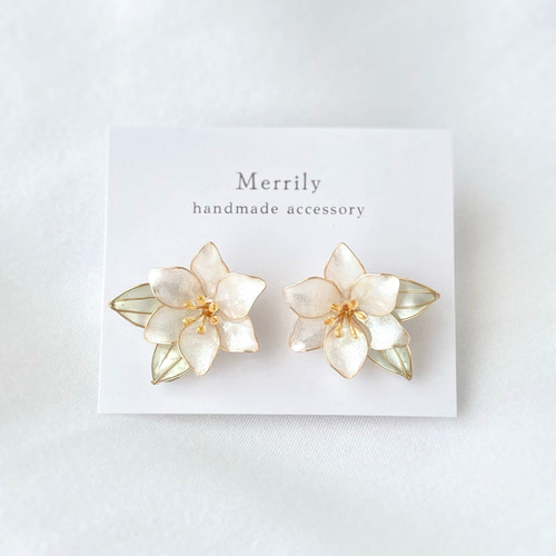 百合（ユリ）の花のイヤリング／ピアス パールホワイト イヤリング 
