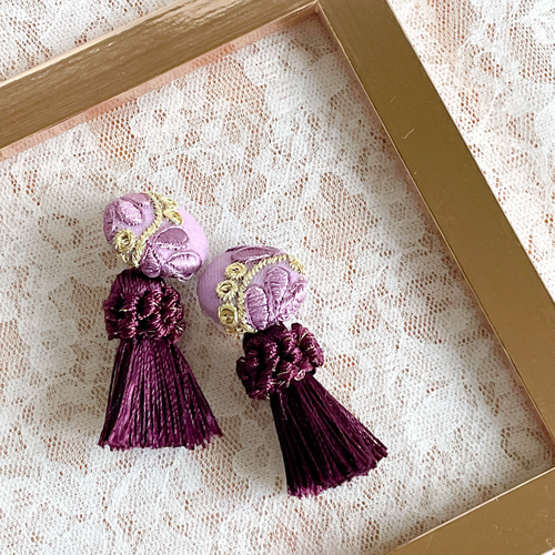 2way】インド刺繍リボンのくるみボタンとタッセルのピアス