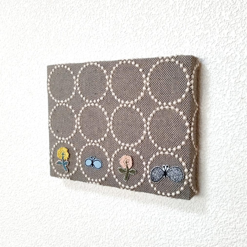 ファブリックパネル ミナペルホネン タンバリン ベージュ チョウチョ