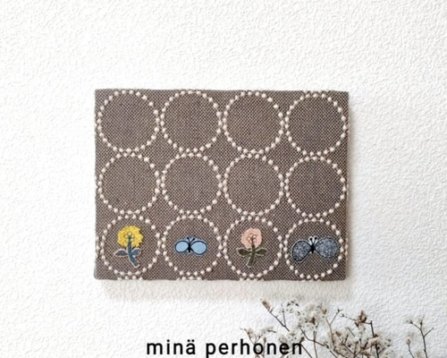 ファブリックパネル ミナペルホネン タンバリン ベージュ チョウチョ