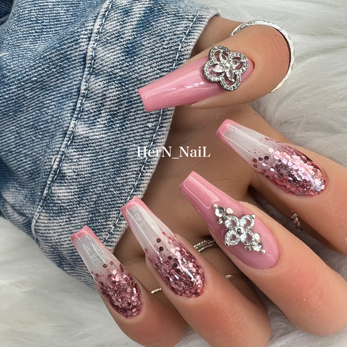 【オーダー】ネイルチップ　ツイードチェック　ピンクキラキラリボンフレンチラメグラ ♡ やり放題10本コース📰♟ #gelnails #nail #nails #nailart