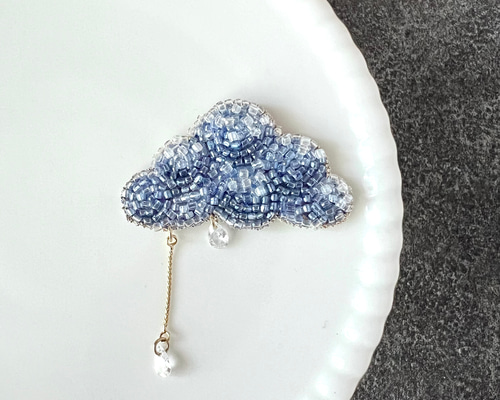 【ニュイ】オートクチュール刺繍　おばけ・ouiブローチ ニュイ様専用】オートクチュール刺繍 おばけ・ouiブローチ
