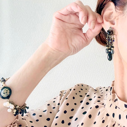 揺れる オニキス ピアス・イヤリング 黒 天然石 フラワー ゆれる ロング ピアス・イヤリング アンティーク 13枚目の画像