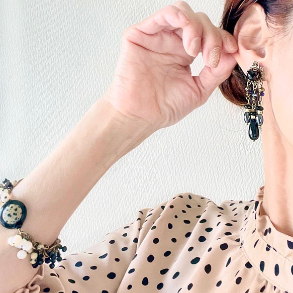 揺れる オニキス ピアス・イヤリング 黒 天然石 フラワー ゆれる ロング ピアス・イヤリング アンティーク 13枚目の画像