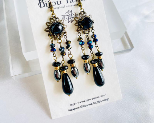 揺れる オニキス ピアス・イヤリング 黒 天然石 フラワー ゆれる