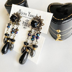 揺れる オニキス ピアス・イヤリング 黒 天然石 フラワー ゆれる ロング ピアス・イヤリング アンティーク 5枚目の画像