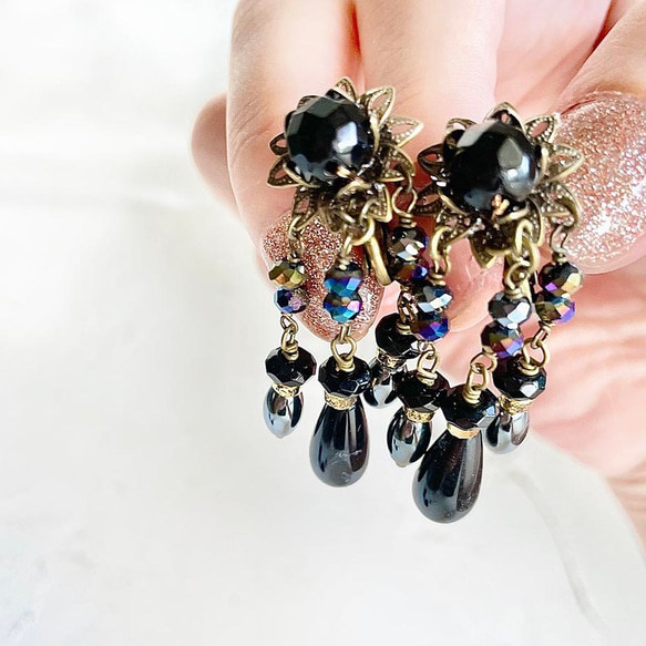 揺れる オニキス ピアス・イヤリング 黒 天然石 フラワー ゆれる ロング ピアス・イヤリング アンティーク 4枚目の画像