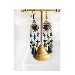 揺れる オニキス ピアス・イヤリング 黒 天然石 フラワー ゆれる ロング ピアス・イヤリング アンティーク 7枚目の画像