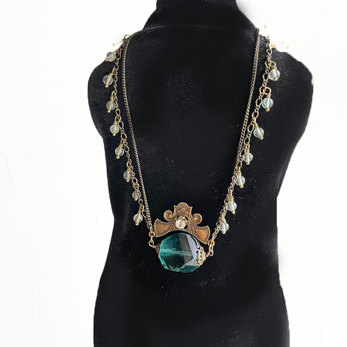 【blue.ks】天然フローライトの一粒ネックレストップ blue.ks】天然フローライトの一粒ネックレストップ cp156.jpg