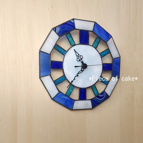 ステンドグラス　ぶどうモチーフの壁掛け時計(ウォールクロック) ステンドグラスぶどうモチーフの壁掛け時計(ウォールクロック)