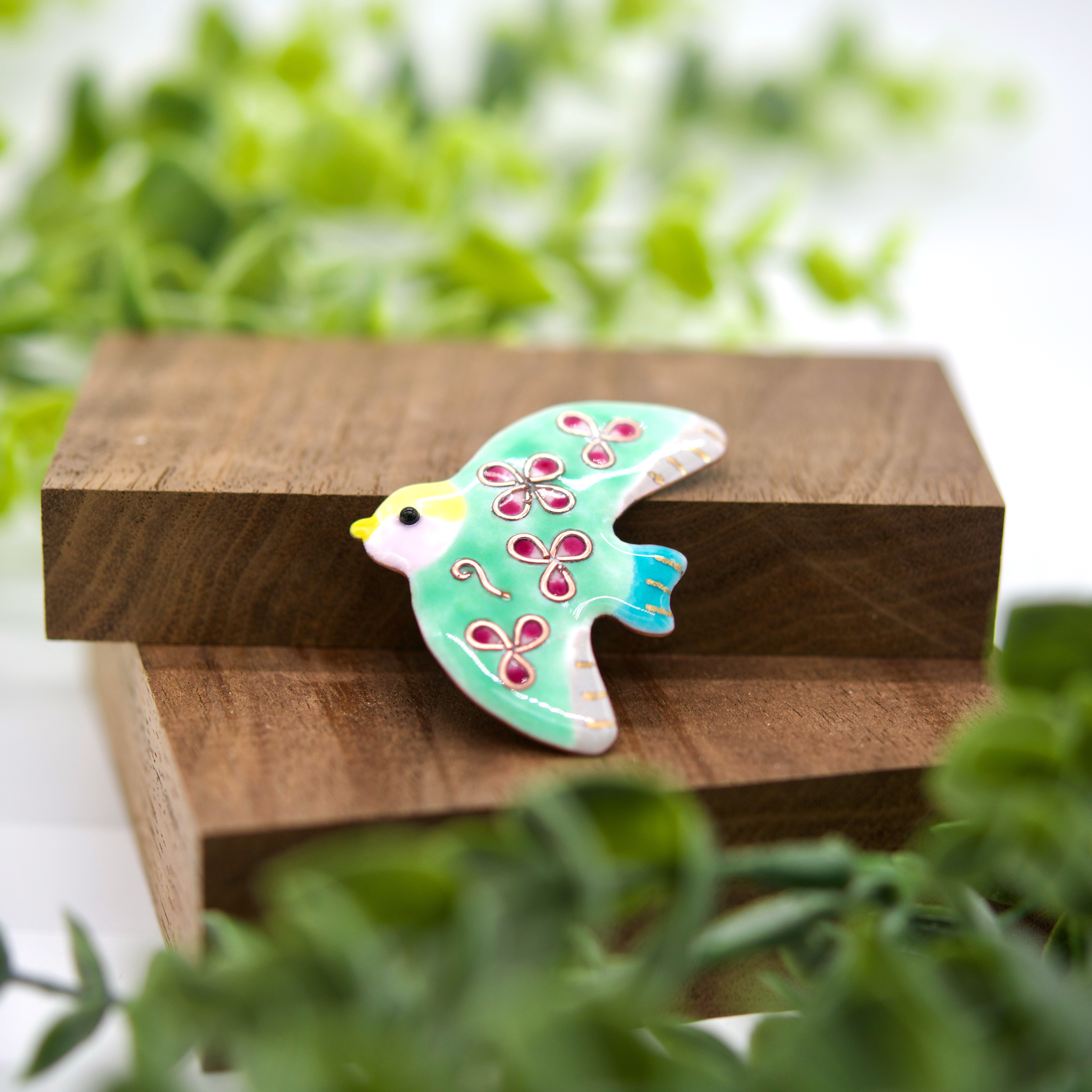 【うちの子カラー！ミディアム】季節を運ぶ鳥さん•七宝焼帯留め（ブローチ金具に変更可）