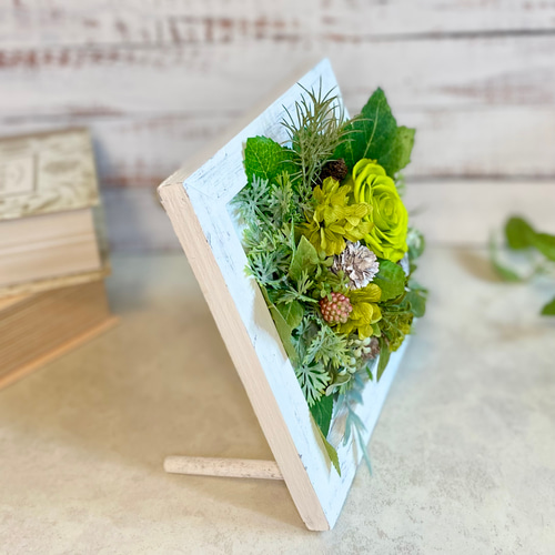 プリザーブドフラワー　ホワイトグリーンフォトフレームアレンジメント プリザーブドフラワー ホワイトグリーンフォトフレームアレンジメント