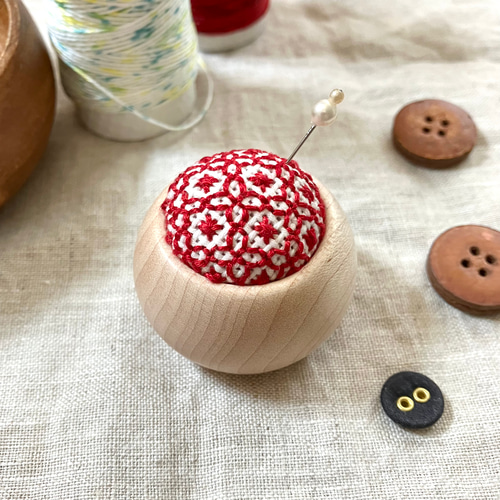 プチ ピンクッション 針山 ♢ 木工房 のウッドボウル メープル