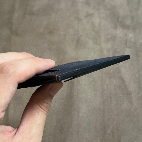 薄くて小さなフラグメントケース【ネイビー（ステッチ:ブラウン