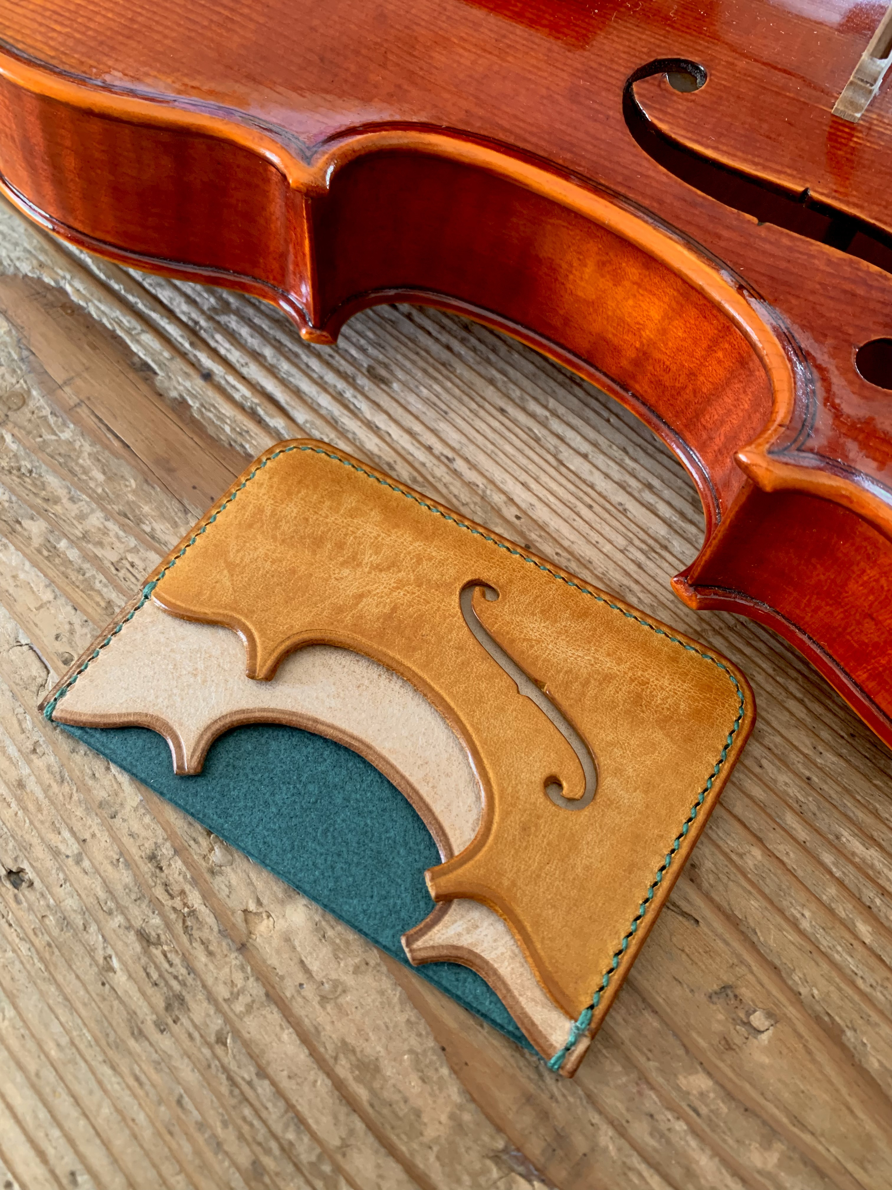 手縫いで創った革のパスケース『Maiolica - Topolino 332』