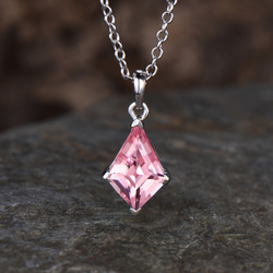 フローラル リーフ 婚約指輪 6月の誕生石 カラーチェンジ