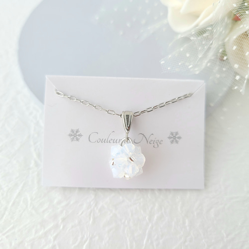 ビーズボールのネックレス(ホワイト×シルバー) ネックレス・ペンダント