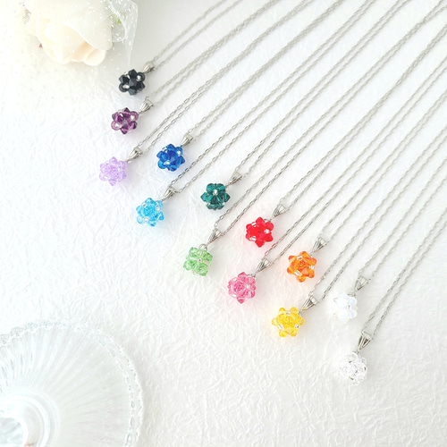 ビーズボールのネックレス(ホワイト×シルバー) ネックレス・ペンダント