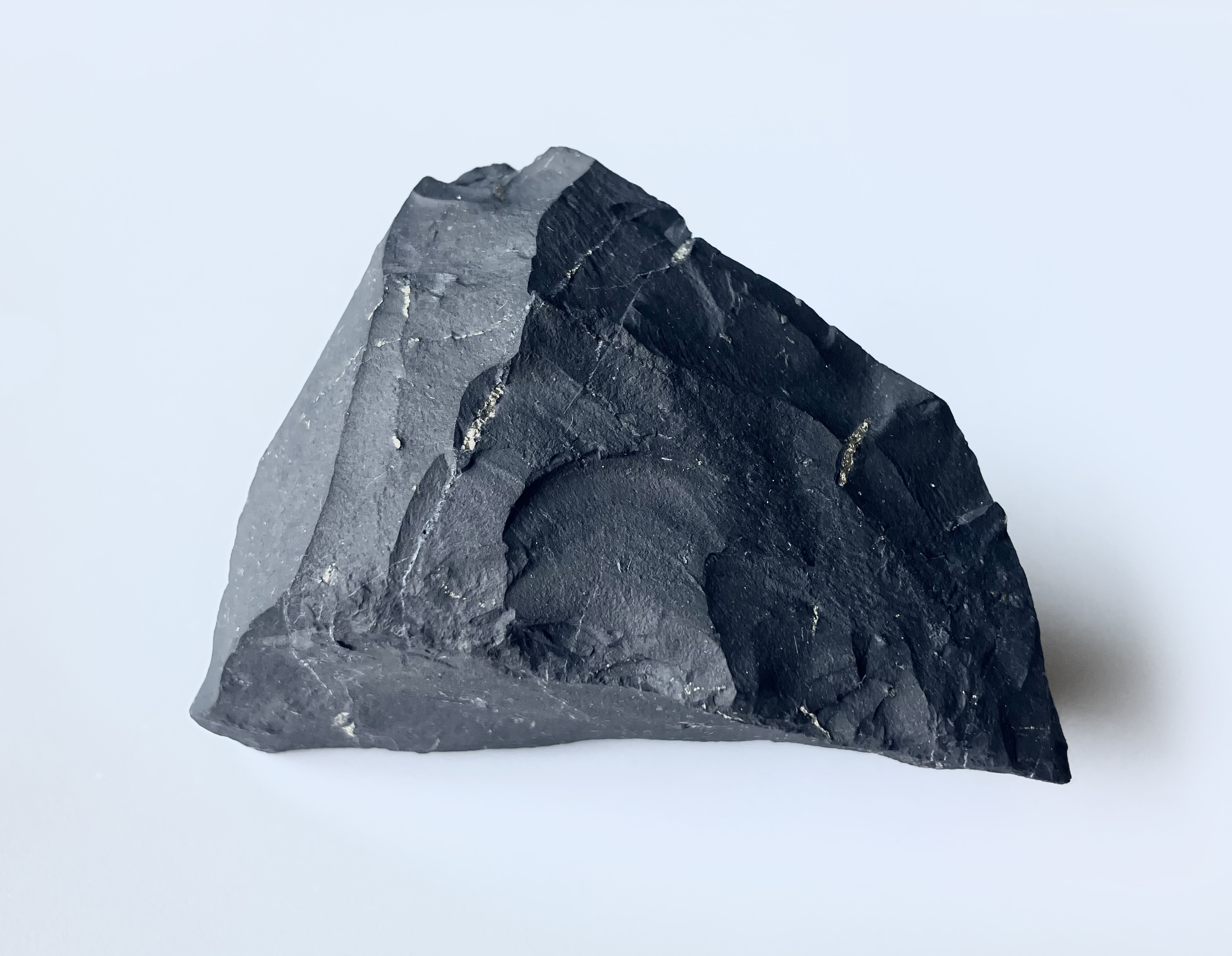 ロシア産　シュンガイト原石　パイライト入り②バラ売り一個売り分