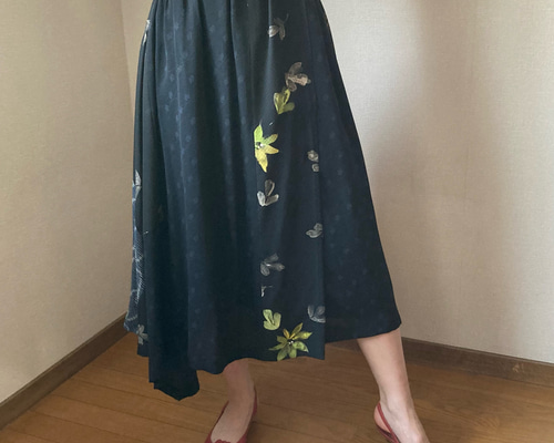 着物リメイク フレアスカート ロングスカート 絹 黒 花 フレア