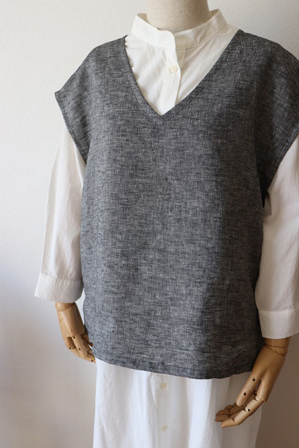 リネンの深Vネックboxベスト（杢ブラック） 5枚目の画像