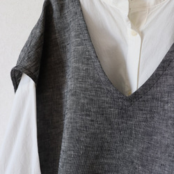 リネンの深Vネックboxベスト（杢ブラック） 3枚目の画像