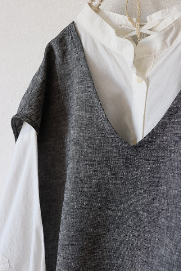 リネンの深Vネックboxベスト（杢ブラック） 3枚目の画像